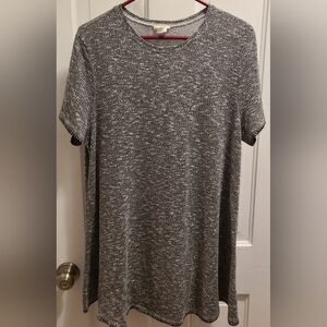NATURAL LIFE Heathered Gray Short Sleeve Top